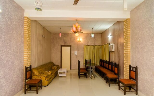 OYO 8998 Hotel Aayash