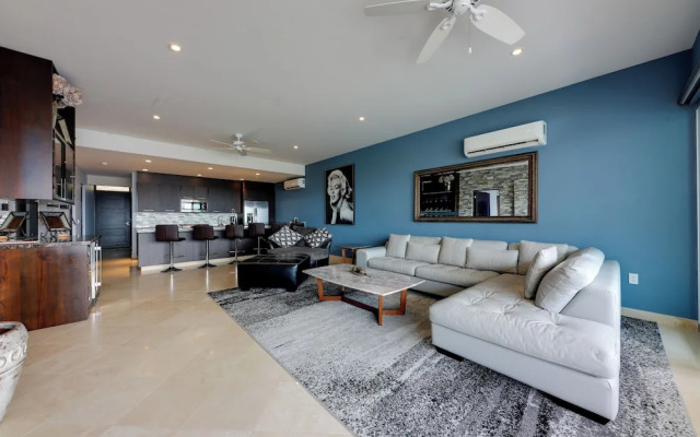 Luxe Mtn Top Retreat w/ Pool Access & Sea View!