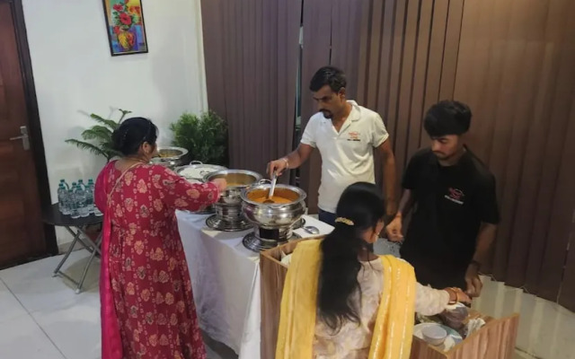 Goroomgo Maujis Villa Guest House Prayagraj