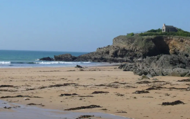 Scenic Villa in Moelan sur mer With Sauna