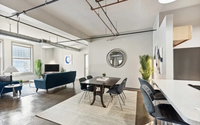 Spacious 2BR Downtown Retreat