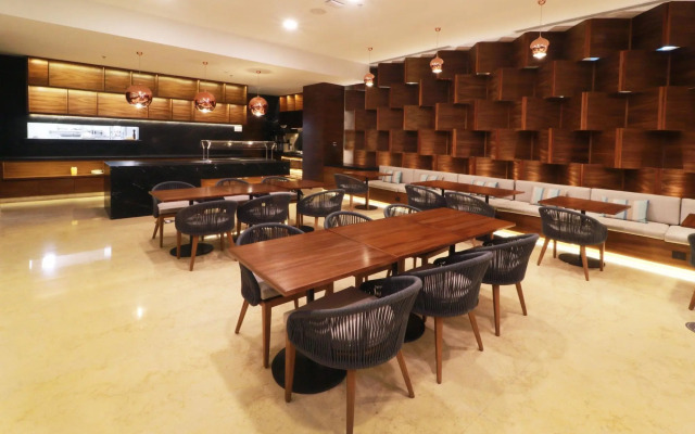 Holiday Inn & Suites Puerto Vallarta Marina & Golf by IHG