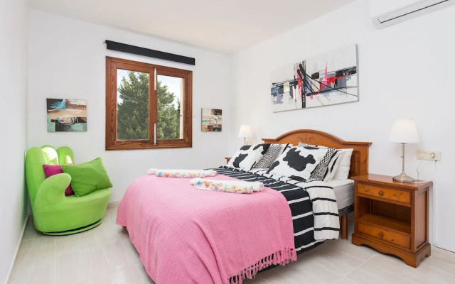 Ropit in Alc dia With 2 Bedrooms and 1 Bathrooms