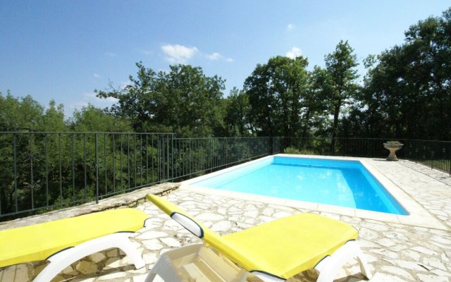 Modern Holiday Home in Florimont-Gaumier with Private Pool