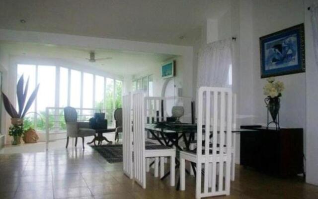 Thoko-Zani Beach House
