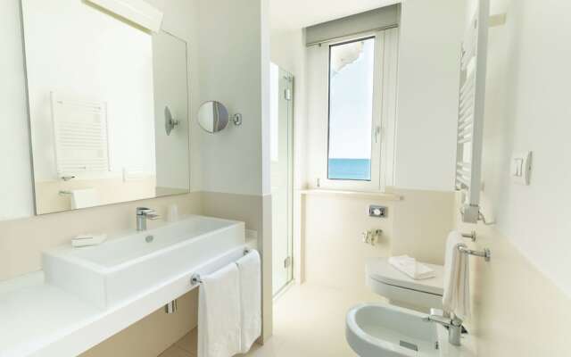 Life Hotel Seaview & Spa