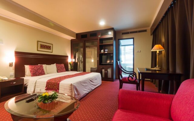 Twin Plaza Hotel