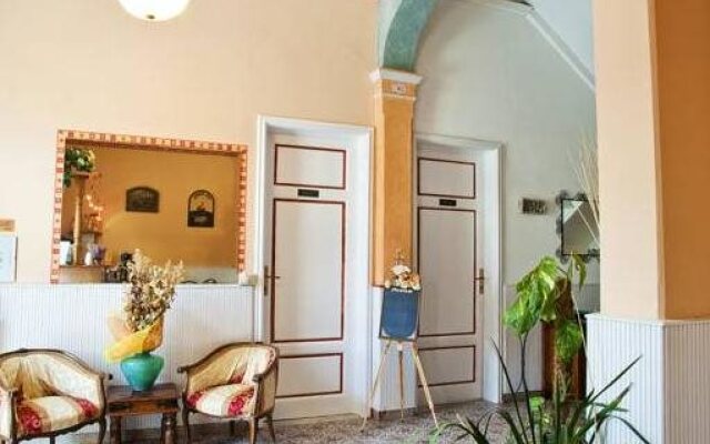 Hotel Eros
