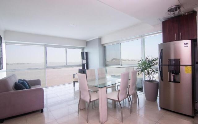 Riverfront II, piso 2, suite vista al rio, Puerto Santa Ana, Guayaquil