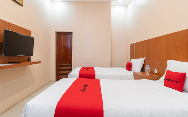 Reddoorz Syariah Near Rs Mata Padang
