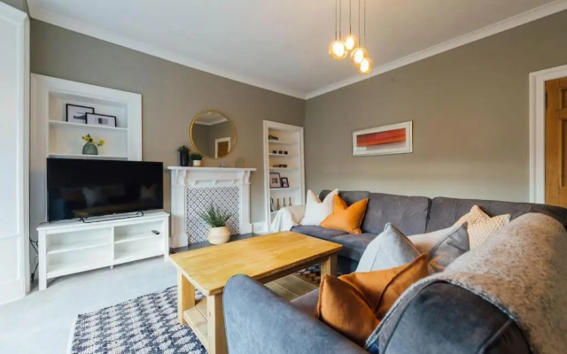 The Riverside Apartment (free parking)