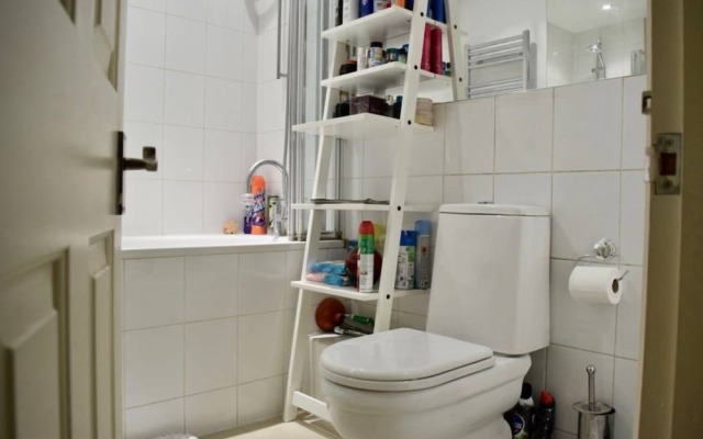 1 Bedroom Apartment With Large Garden in West London