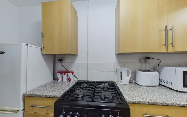 Lovely! 2-bed House Located in Soke - on - Trent