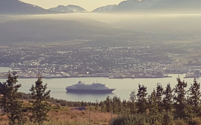 Akureyri Log Cottage