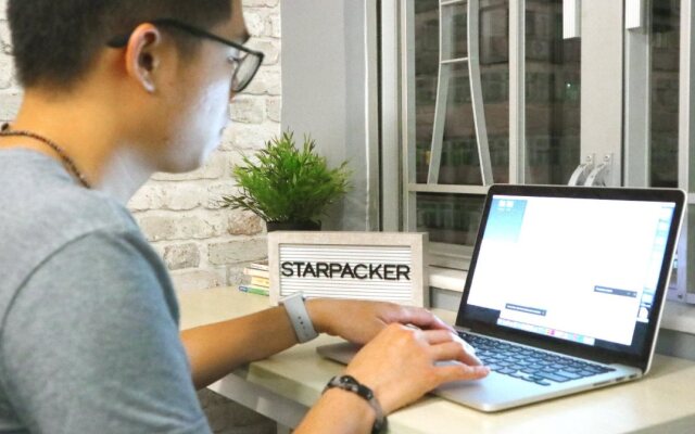 Starpacker - Hostel