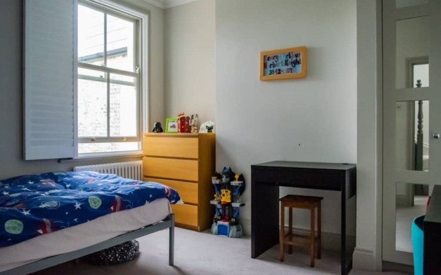 3 Bedroom Fulham House With a Charming Garden