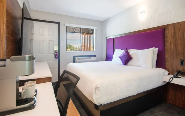 Coast Courtenay Hotel