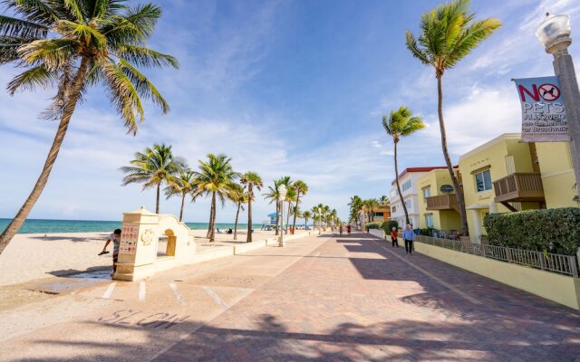 The Surf Hollywood Beach