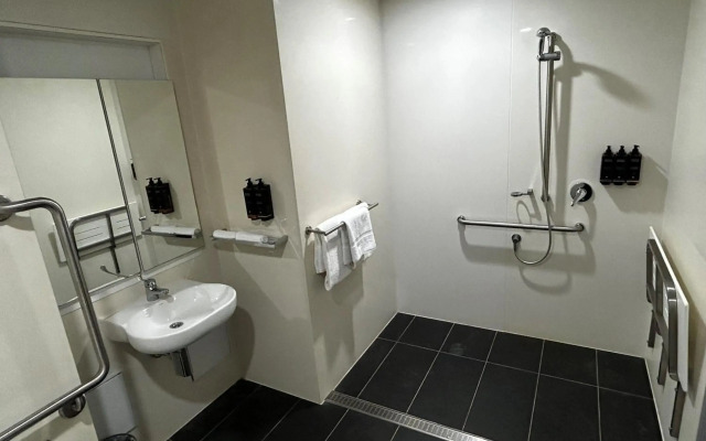 Ibis Darwin Airport Hotel