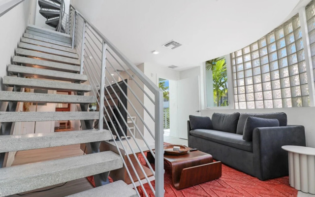 Roami at Harding Ave