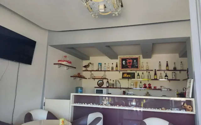 Esmeralda Hotel & Restaurant