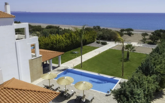 Villa on Island With Private Pool, Garde, Terrace, Parking