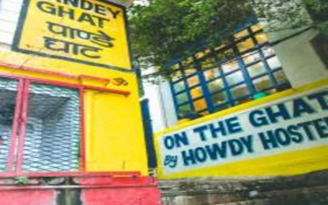 On The Ghat By Howdy Hostels