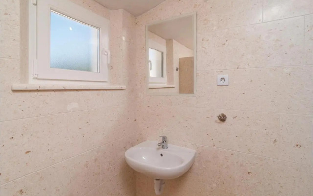 Three-Bedroom Holiday home with Sea View in Praznica