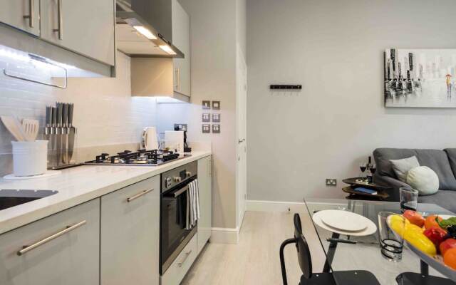 Bright and Modern Bayswater Apartment