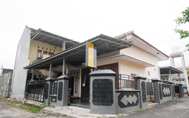 SPOT ON 3005 Kost Rumaisha Syariah