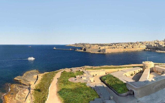 Valletta and Harbour Views Apartment in Central Sliema