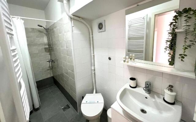 Apartment Near Old Town, FREE Parking & Huge Garden