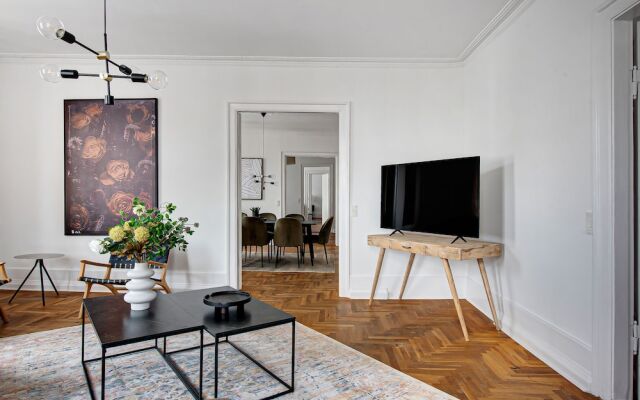 Sanders Square - Spacious 6-bdr Apt Near Nyhavn