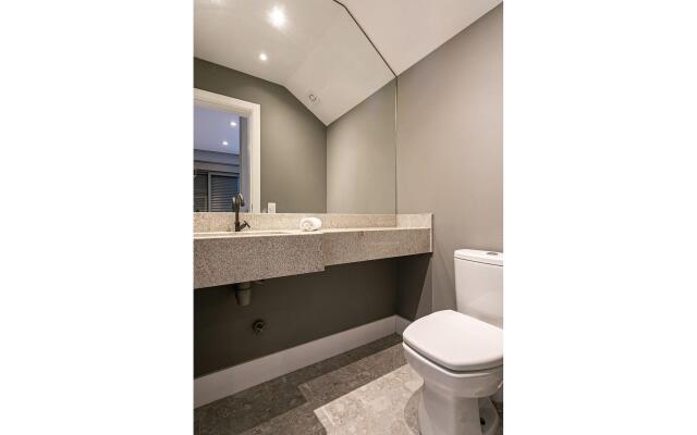 Apto moderno a 300m da praia Jurerê ELU313