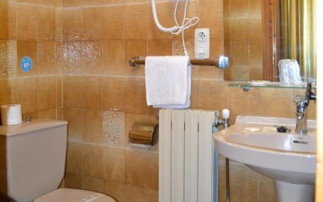 Hostal Aribel Longinos