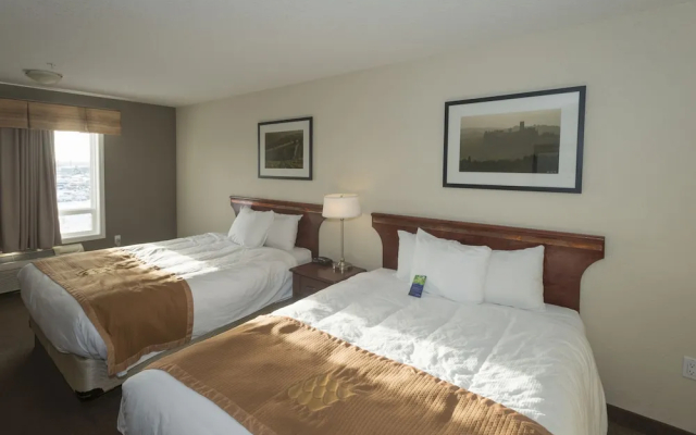 Lakeview Inns & Suites - Fort Nelson