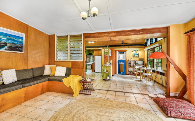 Cottonwood Cottage - Couples 'pet friendly' retro escape – Guest Rooms – Mudjimba
