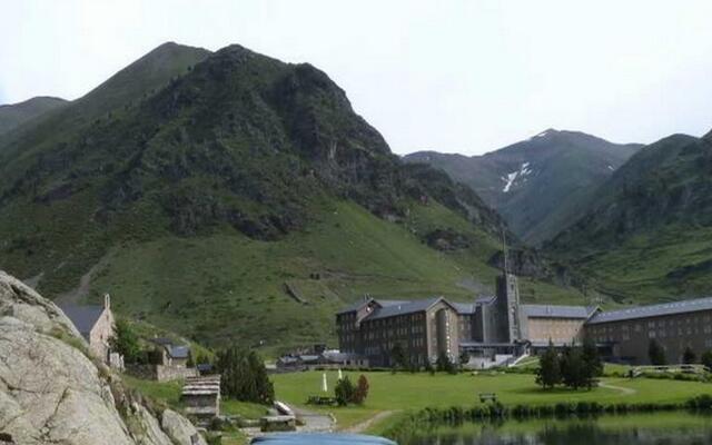 Hotel & Apartaments Vall de Núria