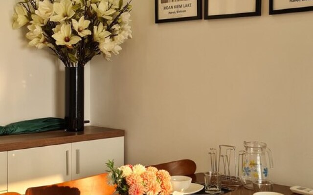 Canh Apartment in Vinhome Skylake