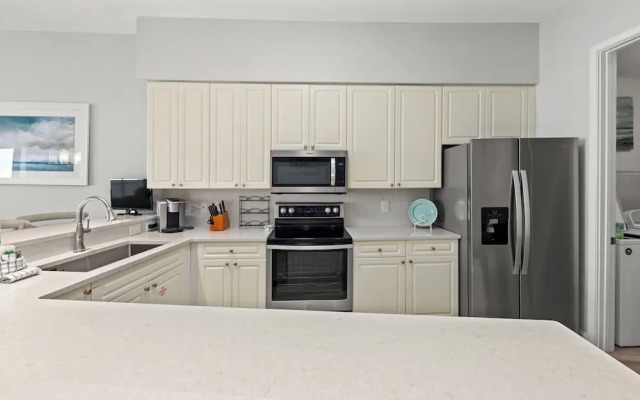 Newly Renovated! Breathtaking Views! Fourth Floor! Pools! Grill! Beach Chairs