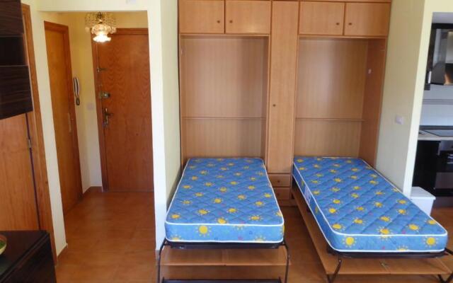 Apartment with side seaview 60 meters from sea