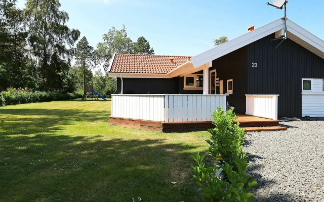 6 Person Holiday Home in Vaeggerlose