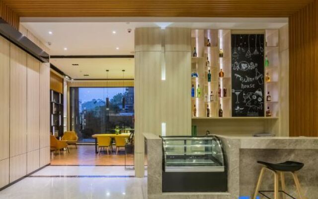 Atour Hotel Zhenjiang Railway Station Nanxu Avenue