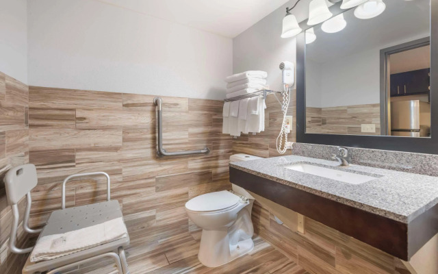 Quality Inn & Suites Mayo Clinic Area