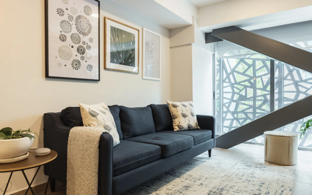 Casai Roma | 2 BR | Chic Apartment