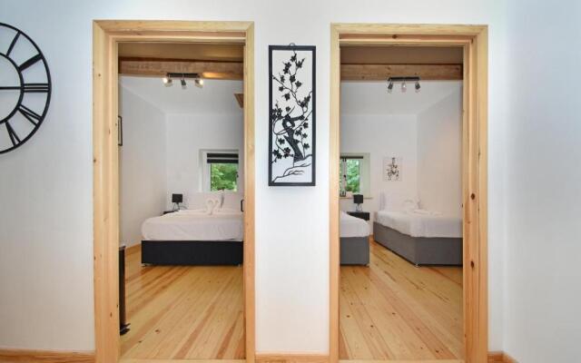 5 Bed Barn Conversion - with private hot tub