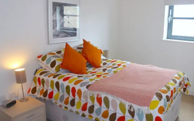 2 Bedroom Flat In Limehouse