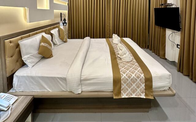 Hollywood Palace Resort