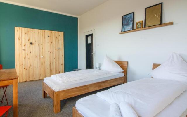 Room 1 / Room 2