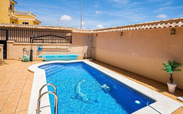 Inviting Holiday Home in Orihuela with Garden